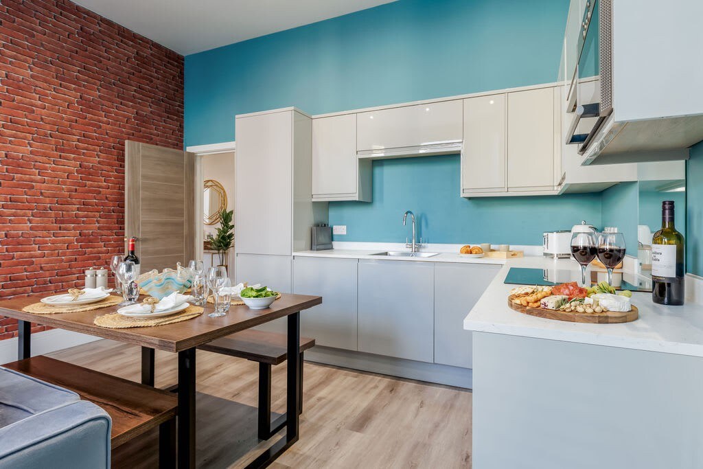 Beautiful Family Apt w/ Free Gym & Parking