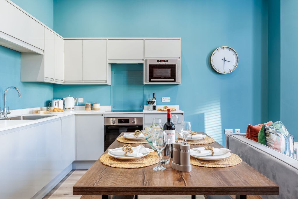 Beautiful Family Apt w/ Free Gym & Parking