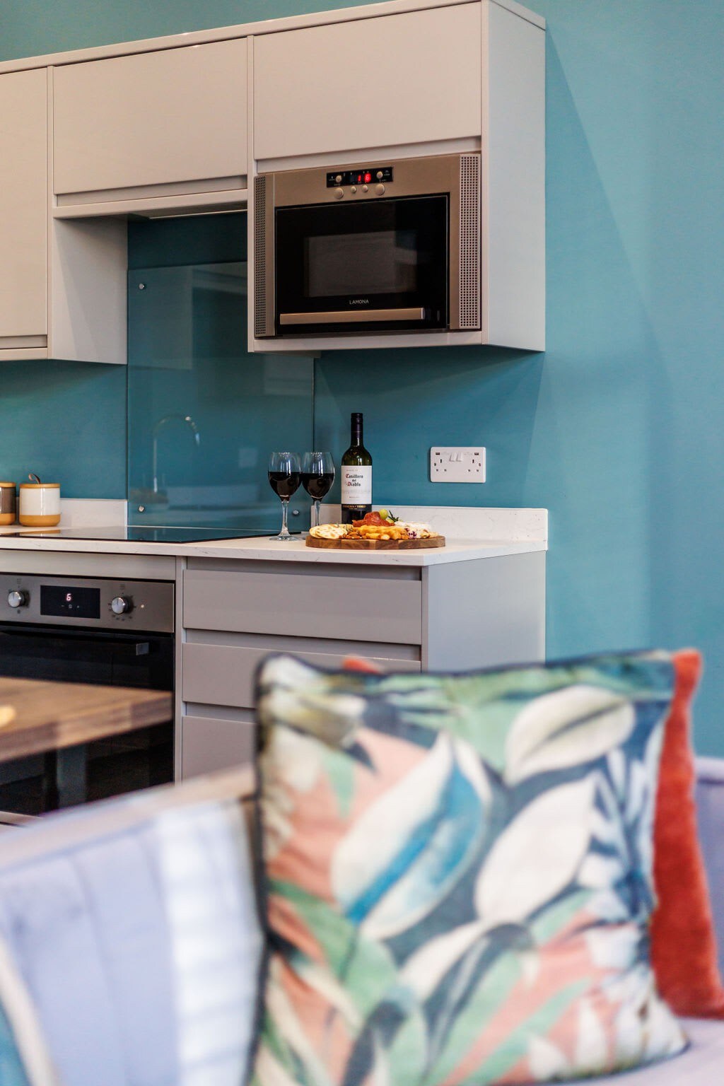 Beautiful Family Apt w/ Free Gym & Parking