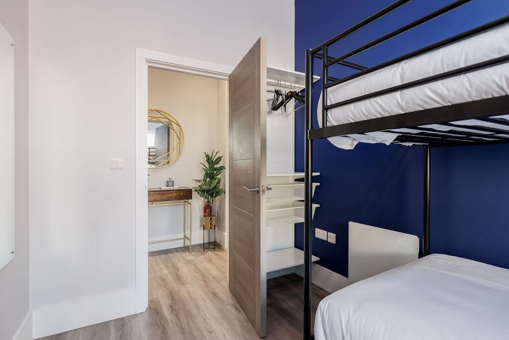 Beautiful Family Apt w/ Free Gym & Parking