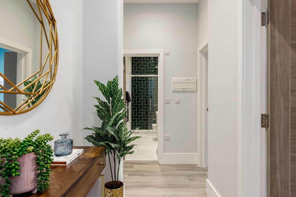 Beautiful Family Apt w/ Free Gym & Parking