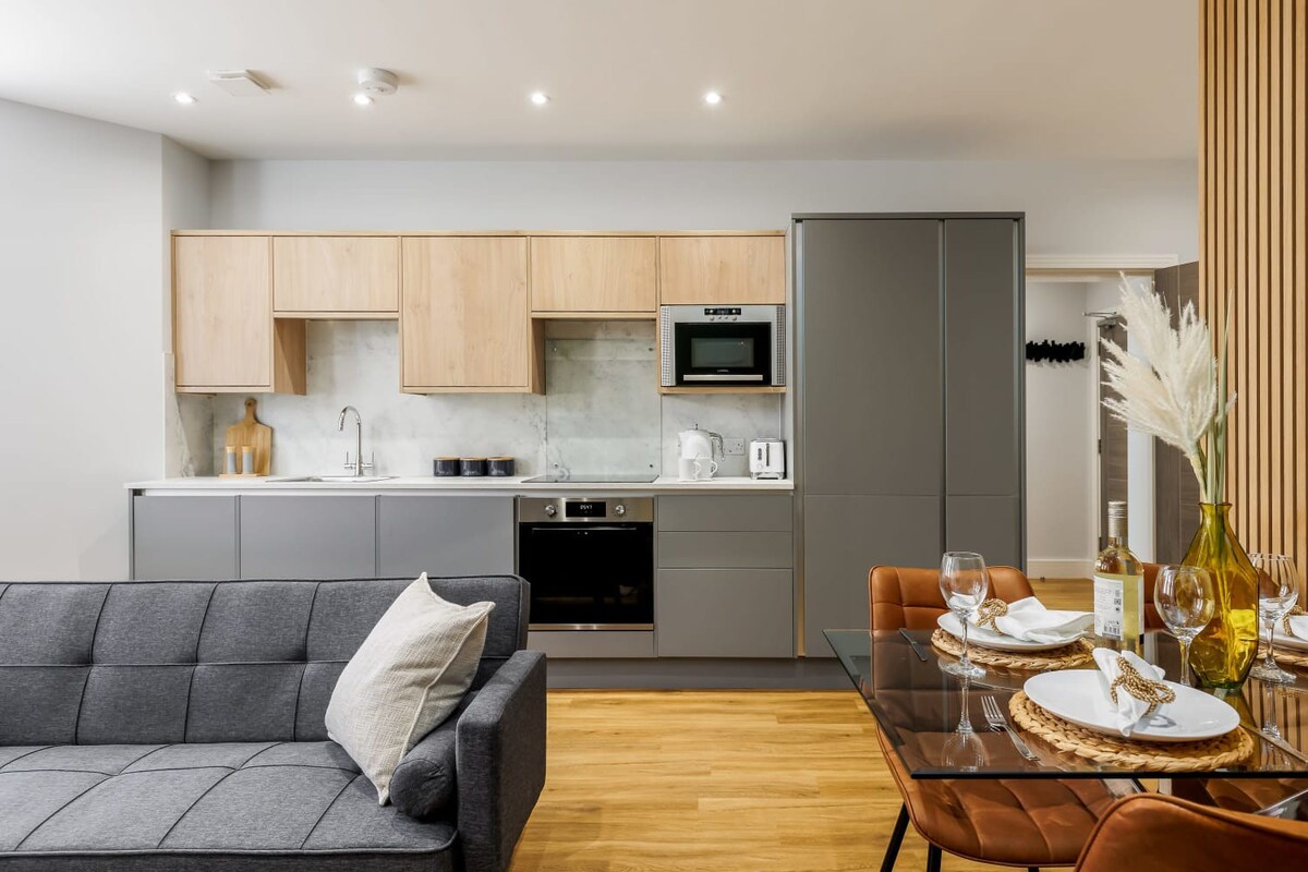 Stunning & Spacious 1-Bed Apt w/ Free Gym & PKG