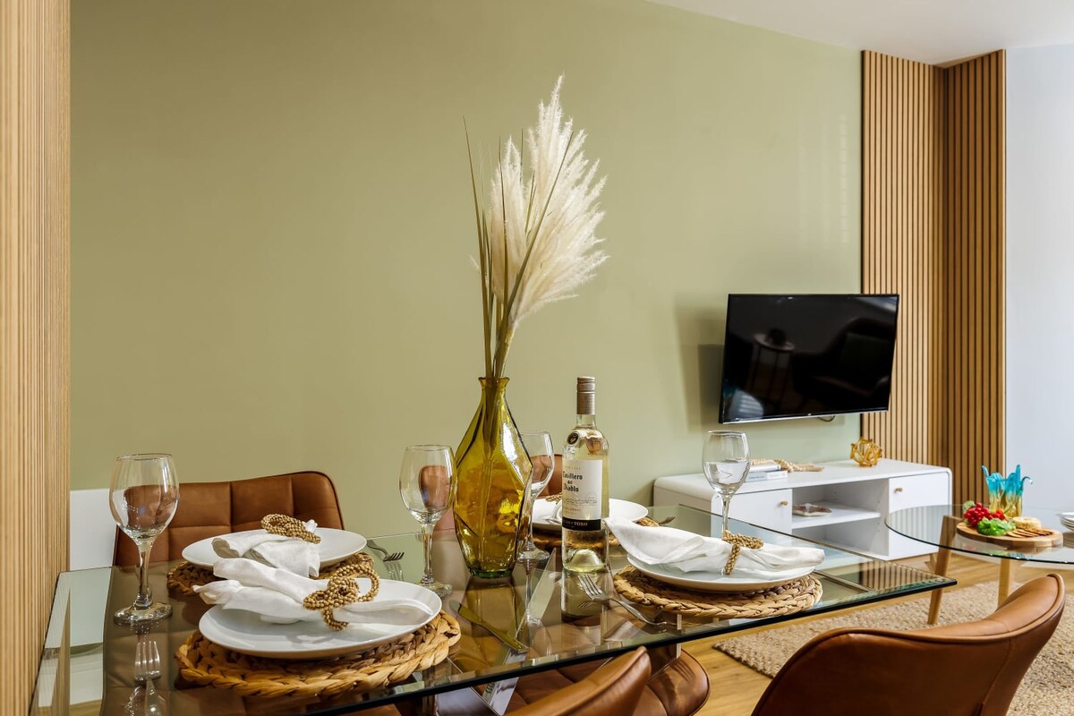 Stunning & Spacious 1-Bed Apt w/ Free Gym & PKG