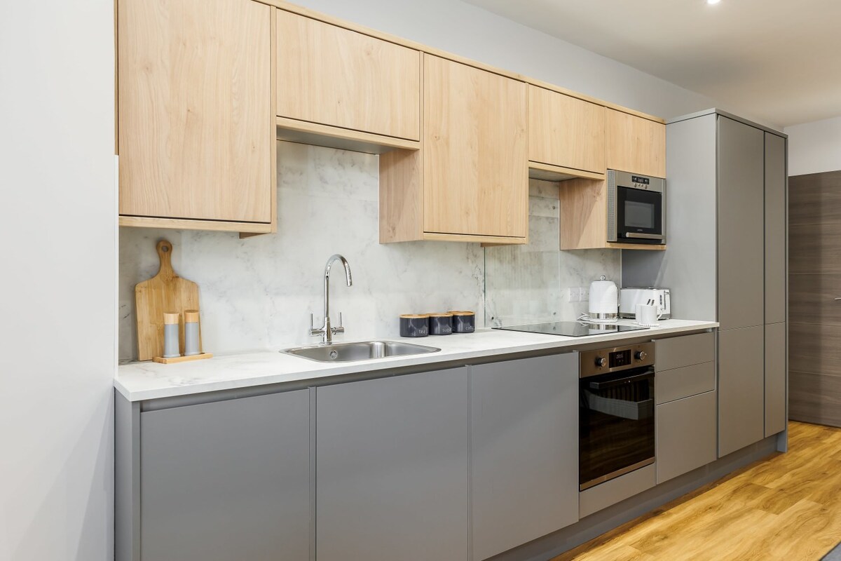 Stunning & Spacious 1-Bed Apt w/ Free Gym & PKG