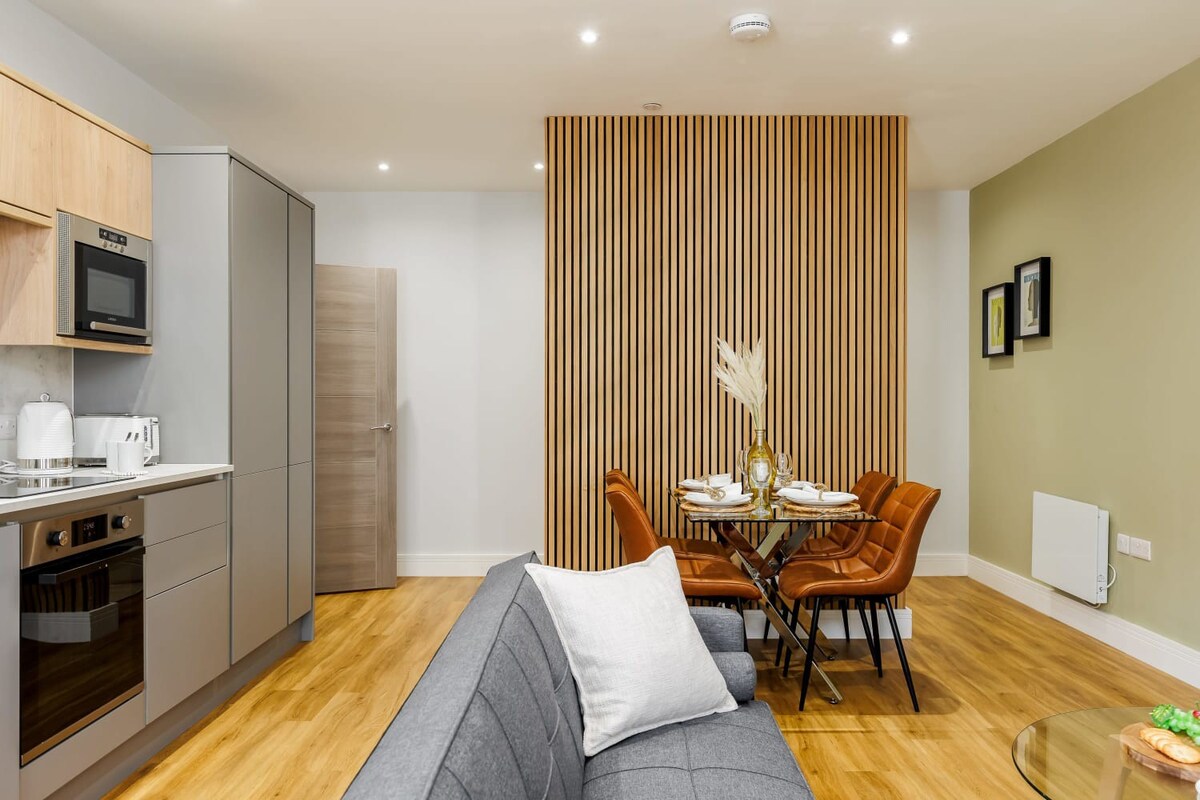 Stunning & Spacious 1-Bed Apt w/ Free Gym & PKG