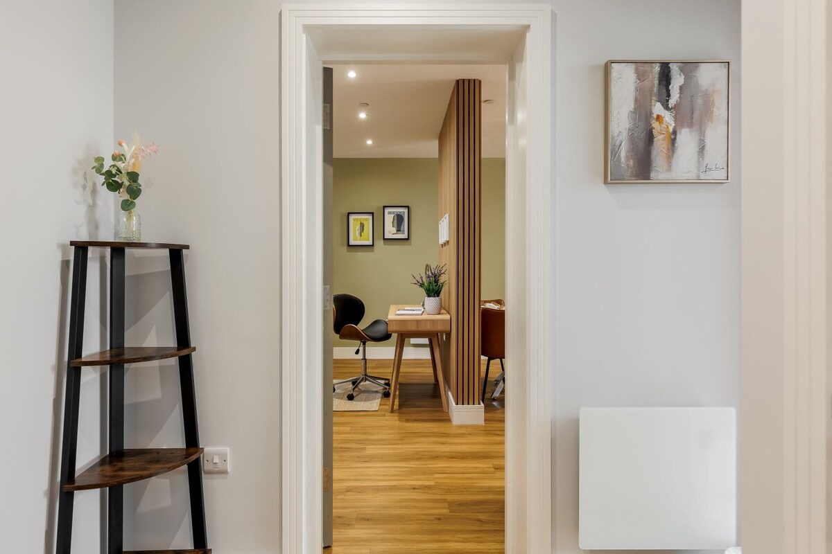 Stunning & Spacious 1-Bed Apt w/ Free Gym & PKG