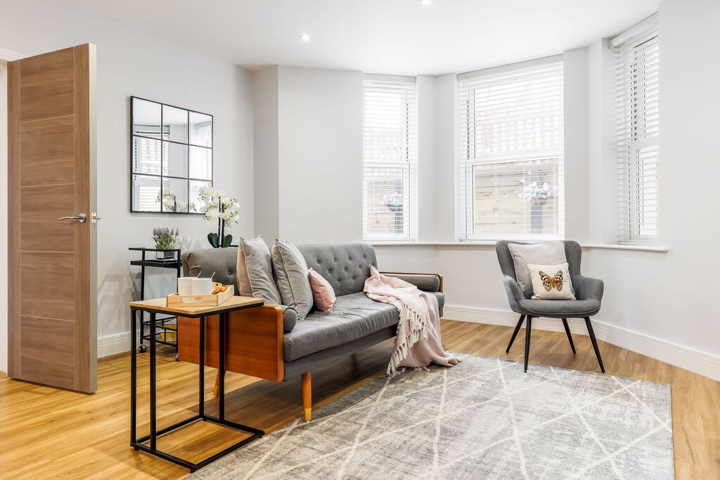 Spacious Garden, 2-Bed Apt w/ Free Gym & Parking