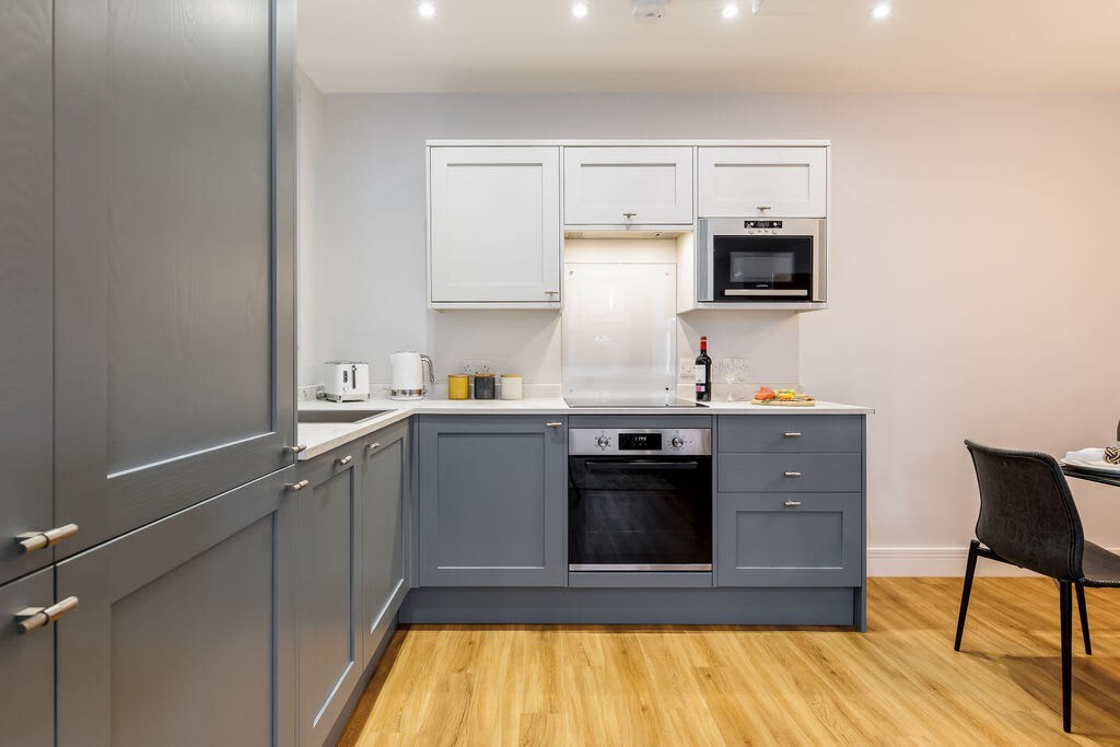 Spacious Garden, 2-Bed Apt w/ Free Gym & Parking