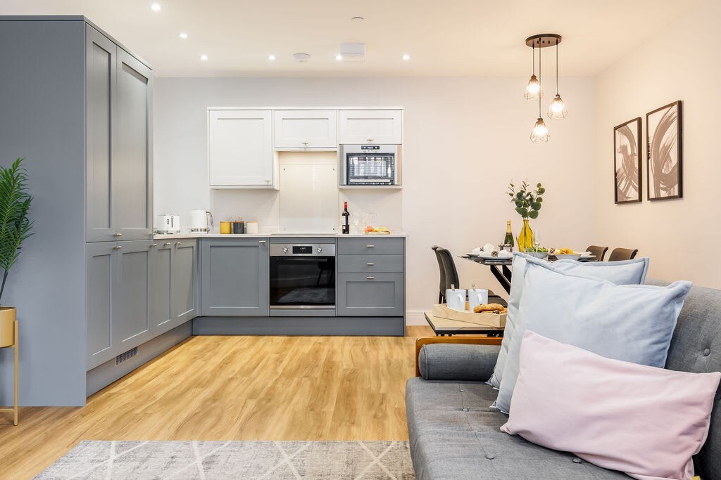 Spacious Garden, 2-Bed Apt w/ Free Gym & Parking