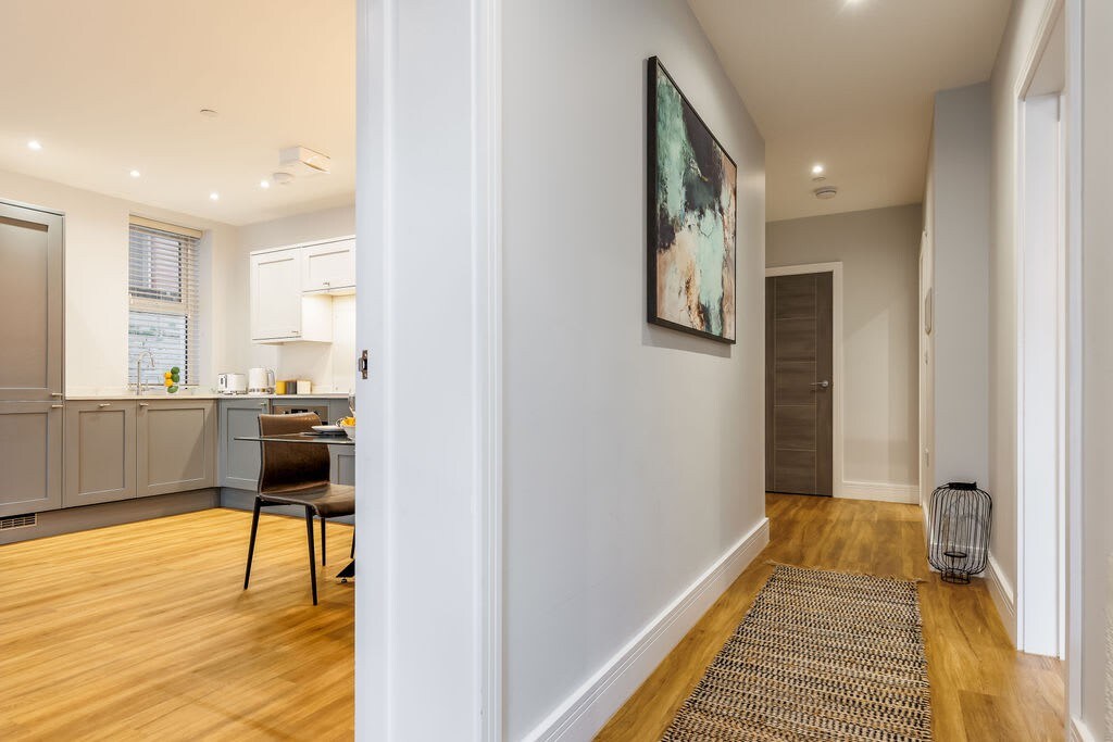 Spacious Garden, 2-Bed Apt w/ Free Gym & Parking