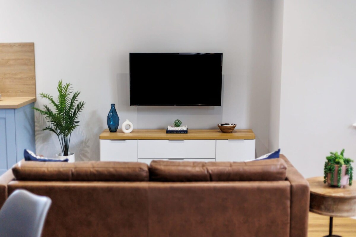 Private Garden Apt, w/ Free Gym, Parking & Wi-Fi