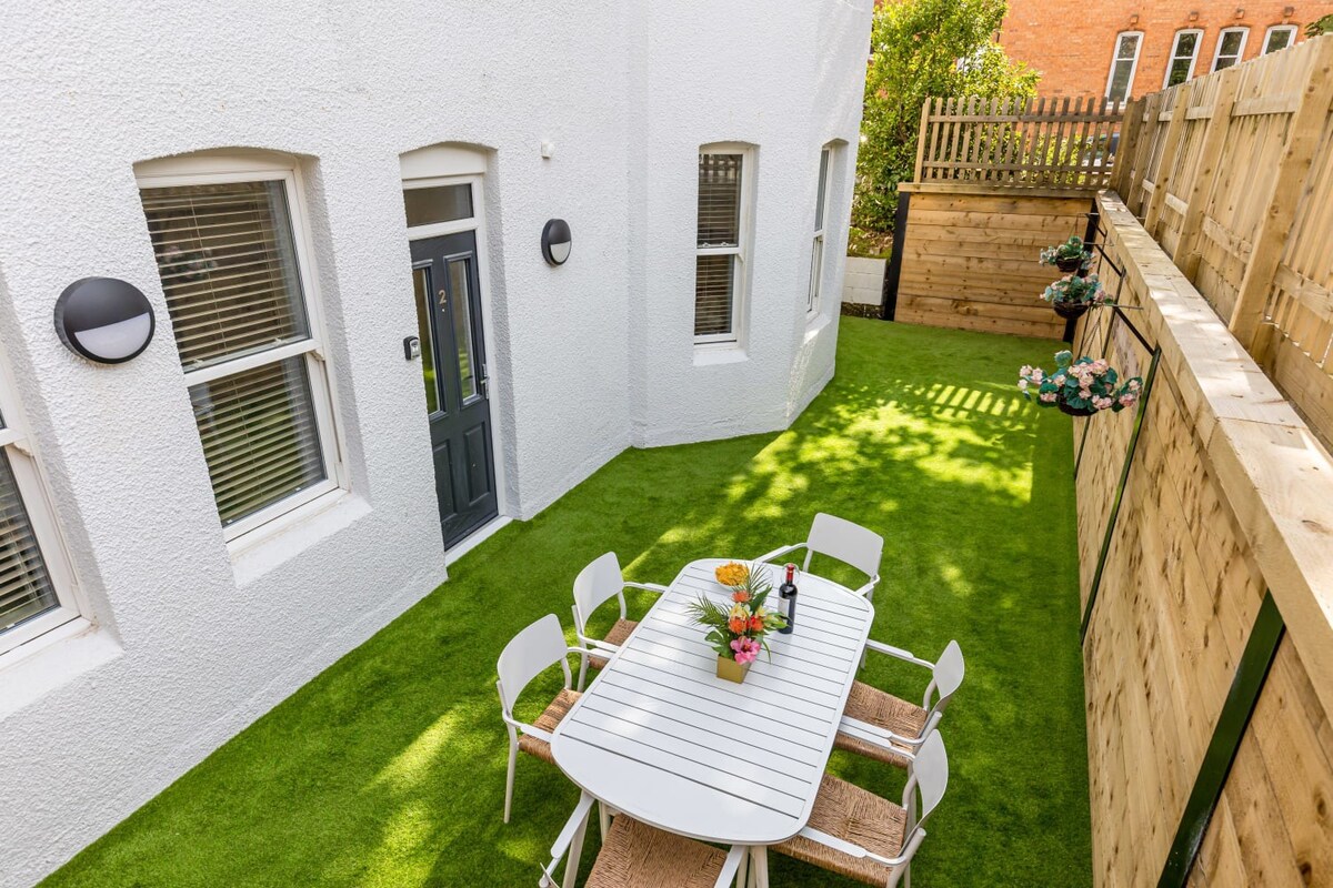 Private Garden Apt, w/ Free Gym, Parking & Wi-Fi