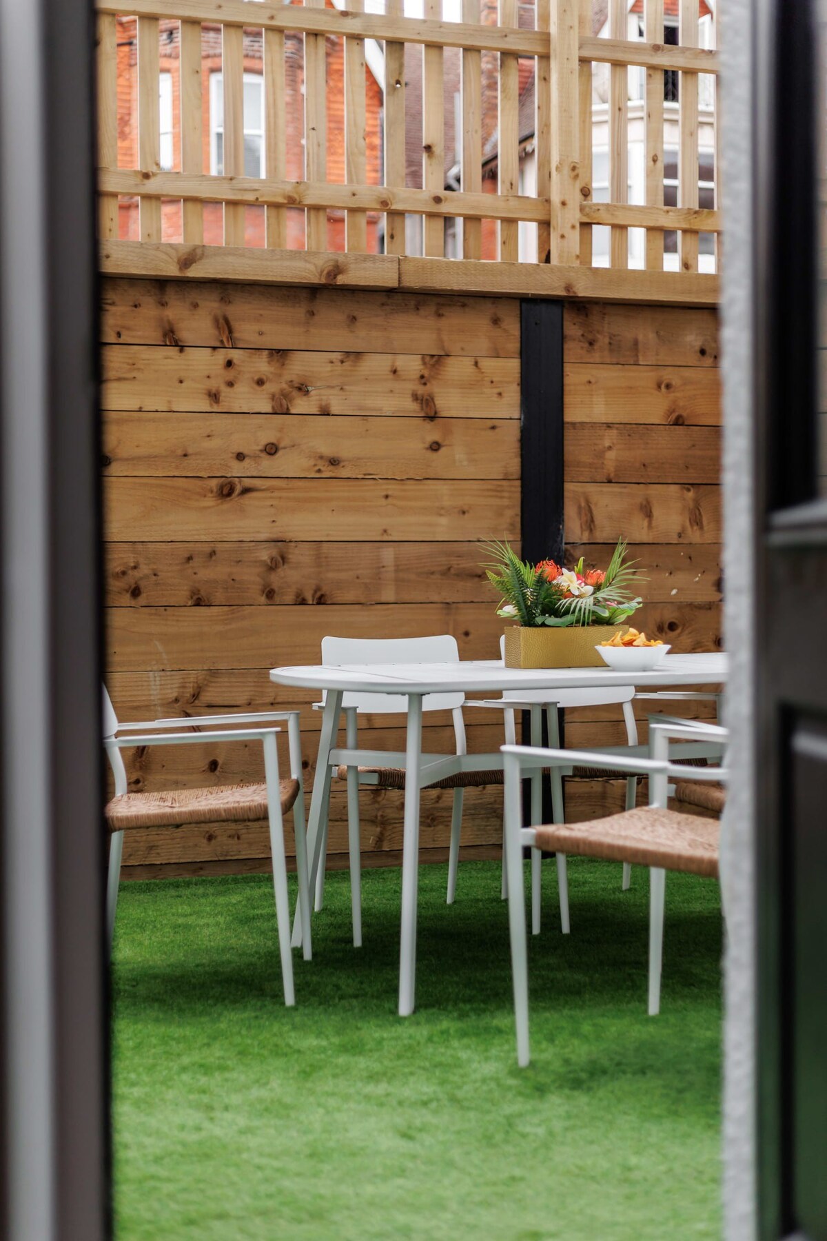 Private Garden Apt, w/ Free Gym, Parking & Wi-Fi