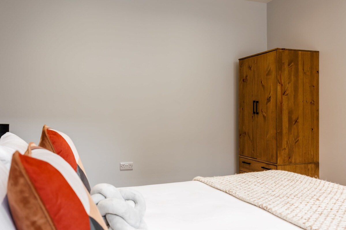 Private Garden Apt, w/ Free Gym, Parking & Wi-Fi