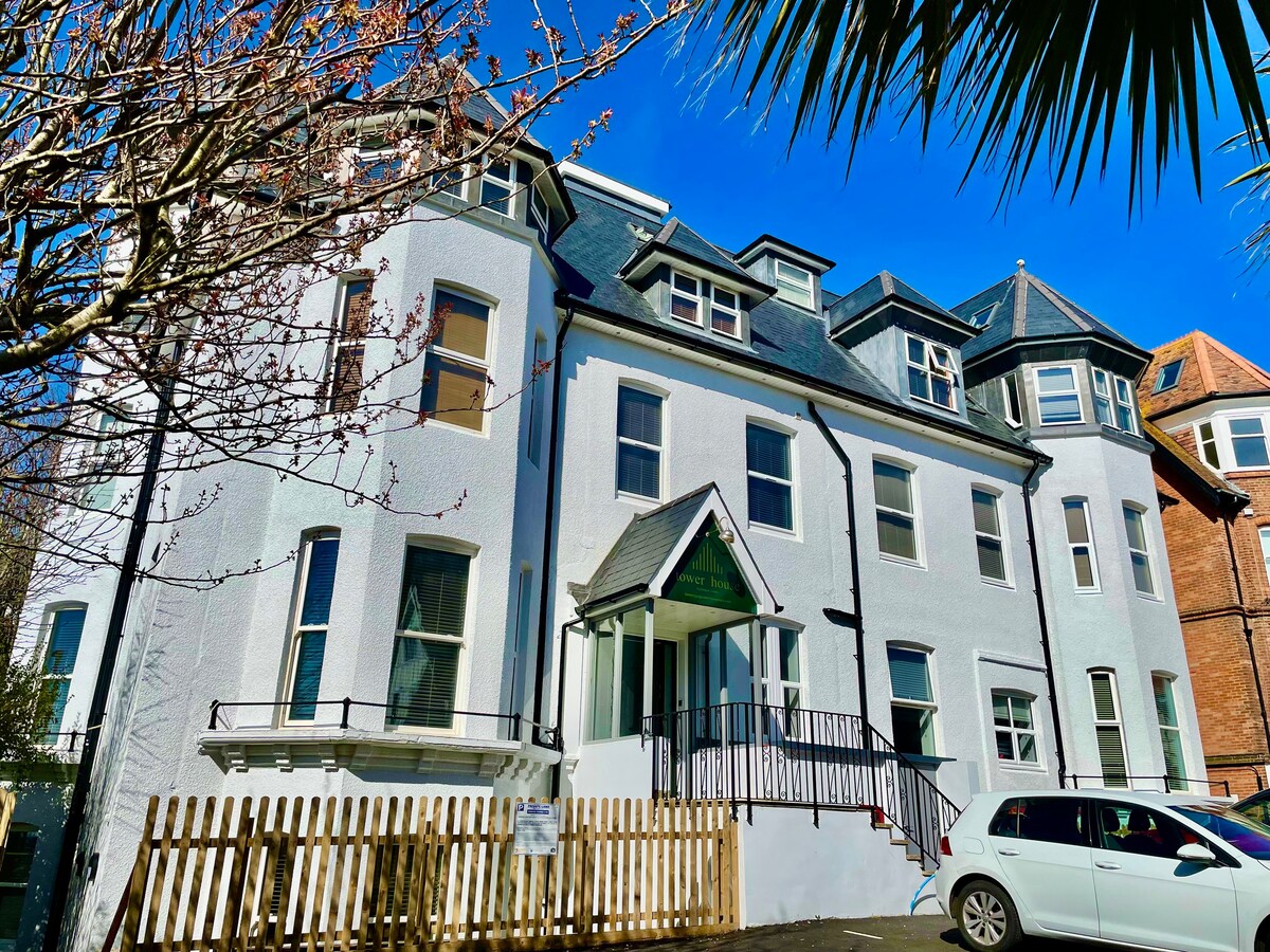 Coastal 1-Bed Apt w/ Free Gym, Parking & Garden