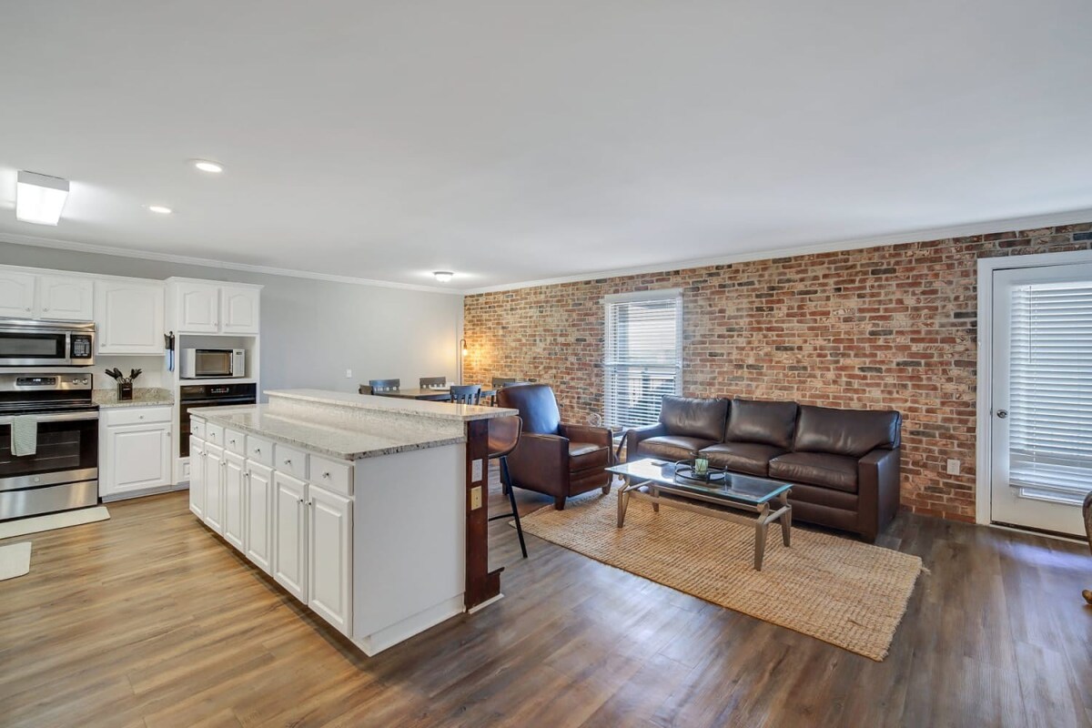 Eagle's Nest - Spacious Loft Downtown - Near GSU! 4