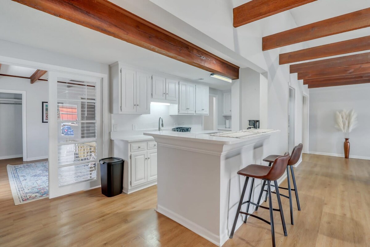 Eagle Creek Loft - Close to Shops, Food, GSU! 4