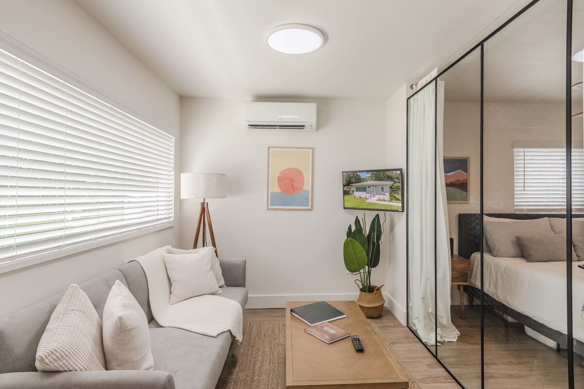 Luxury Tiny Home -2 MI to DT Orlando & Winter Park