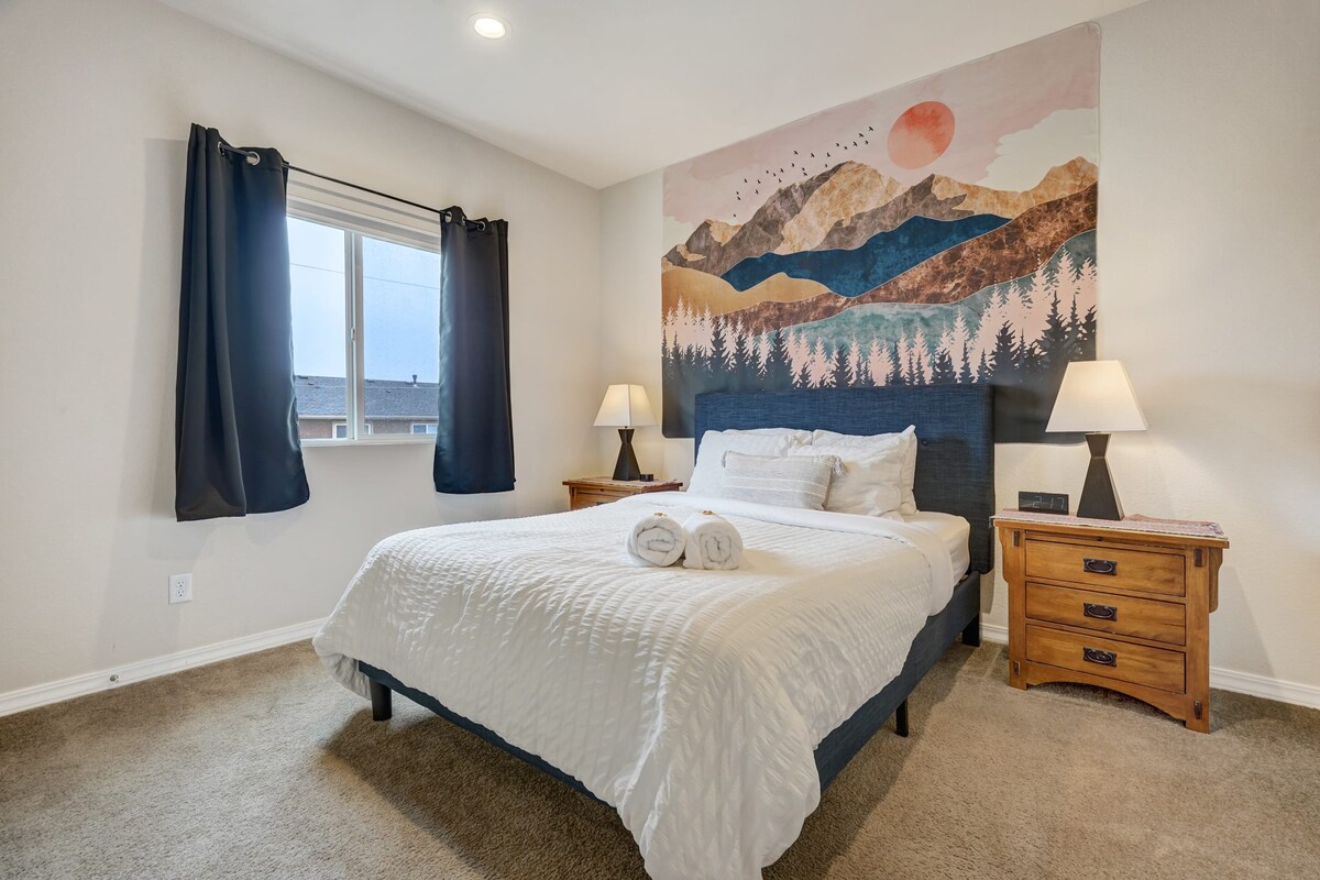 Orchid Oasis! Home w/ Foosball, BBQ & Fire Pit โ Colorado Springs, CO โ vacation rental