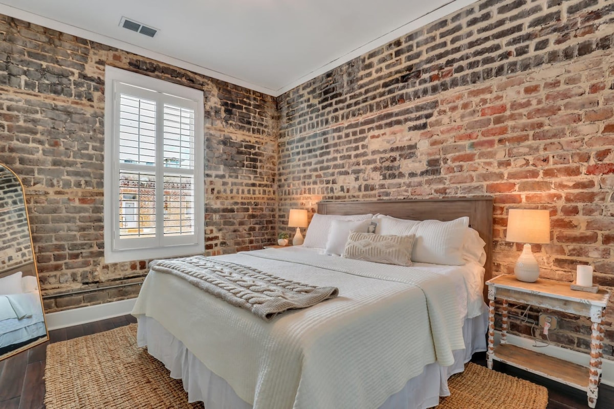 Broughton Street Bungalow - Steps to Everything! — Savannah, GA — vacation rental