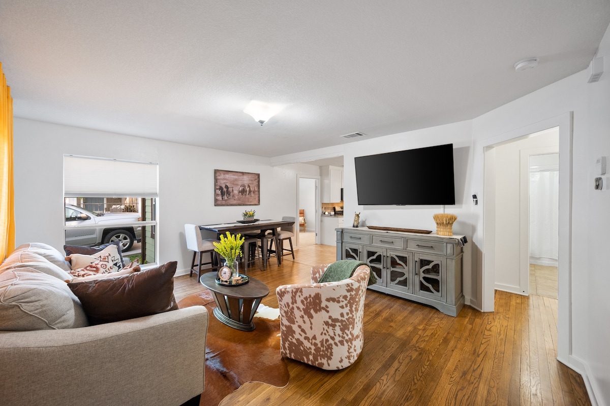 Best Location,Steps to Dickies Arena,Close to TCU!