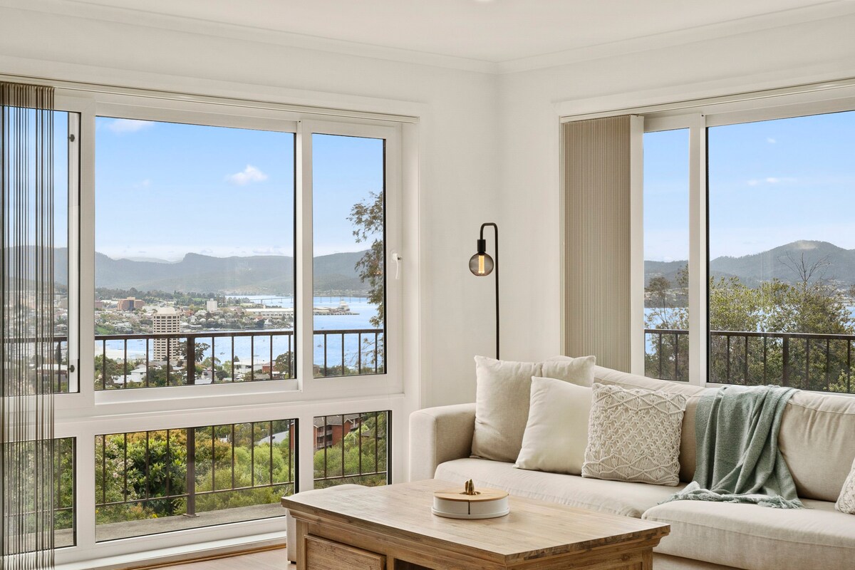 Lovely 2-Bed Home with Great Views, Near Casino — Sandy Bay, Tasmania — vacation rental