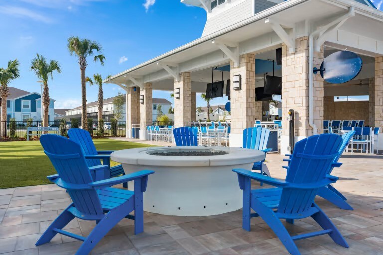 Heated Pool + Lazy River + FREE Waterpark!