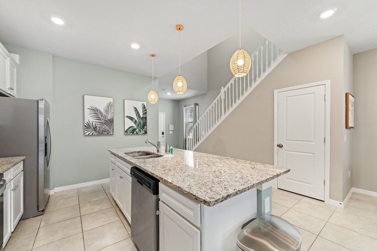 Open-concept full-size kitchen makes cooking and gathering effortless.