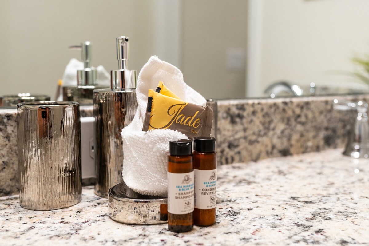 Heated Pool + Lazy River + FREE Waterpark!