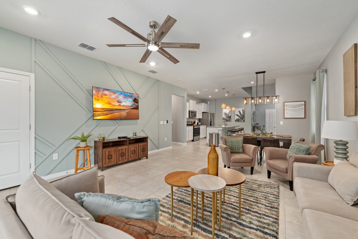 Living room w/ Smart TV offers a cozy spot for movies and downtime.