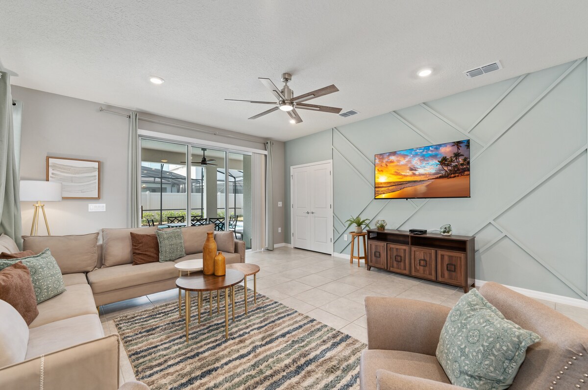 Stylish living area w/ plush seating creates a relaxed space to unwind.
