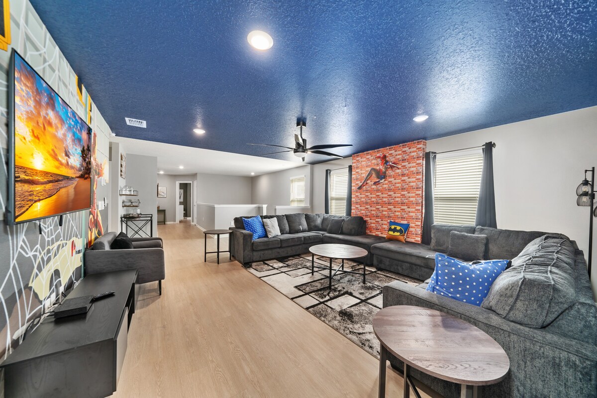 Heated Pool + Lazy River + FREE Waterpark!