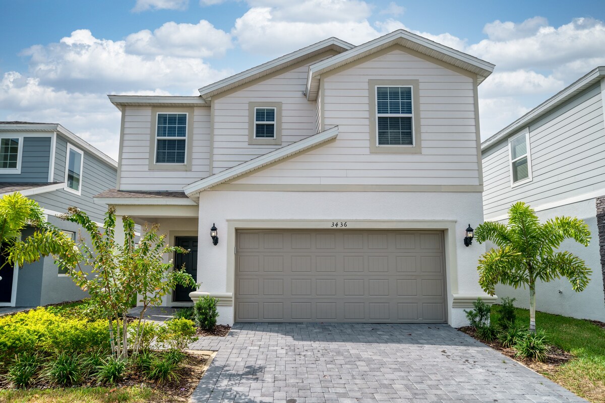 Heated Pool + Lazy River + FREE Waterpark!