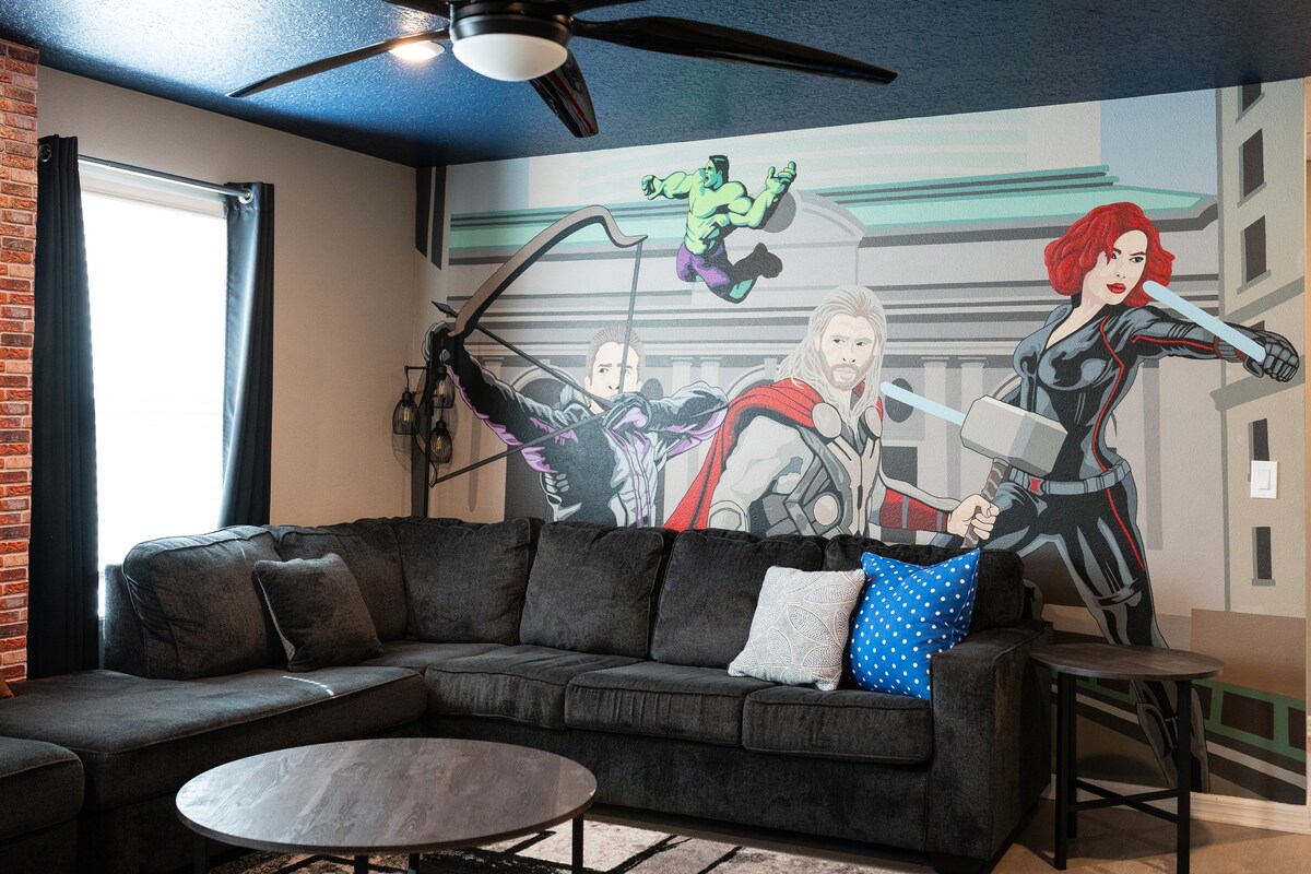 Heated Pool + Lazy River + FREE Waterpark!