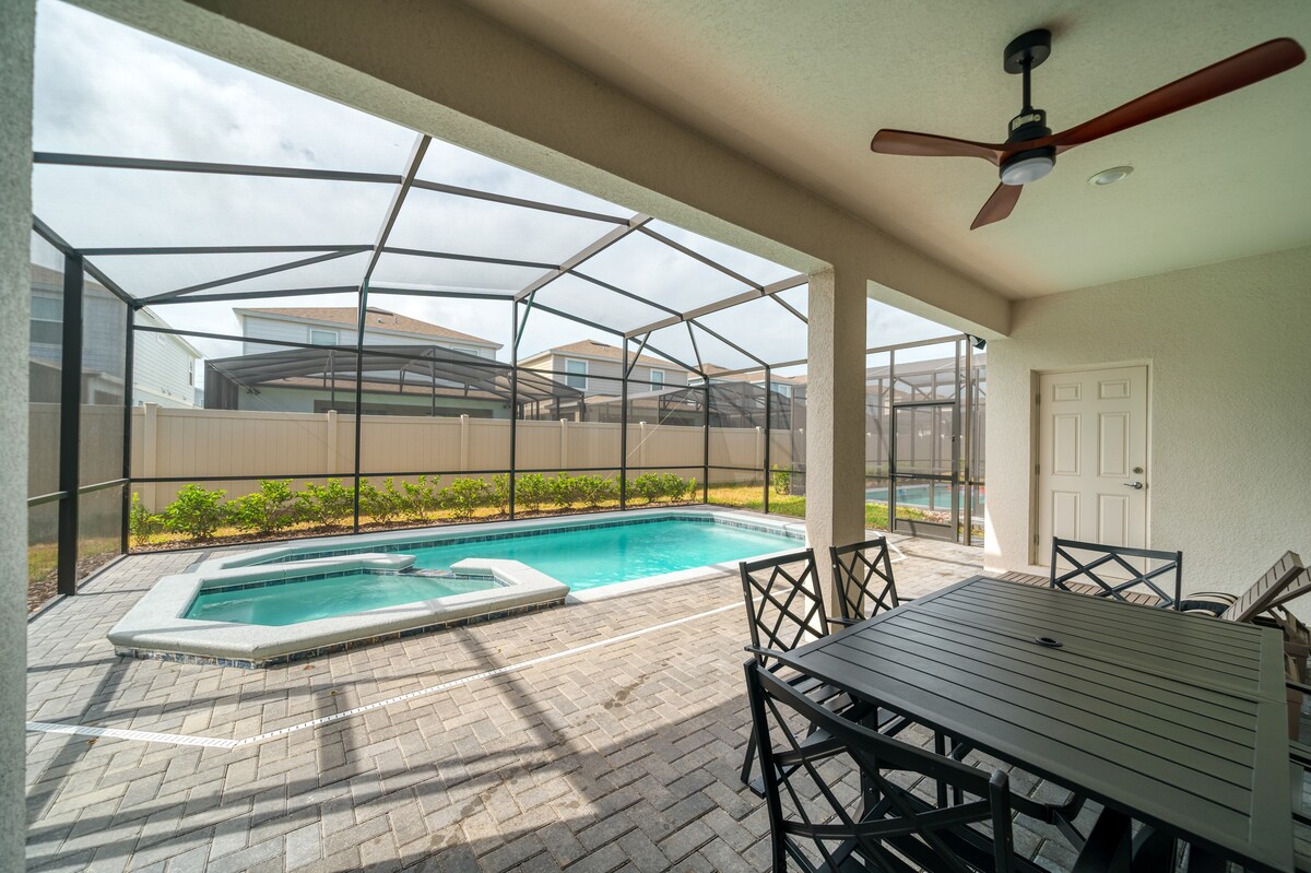 Heated Pool + Lazy River + FREE Waterpark!