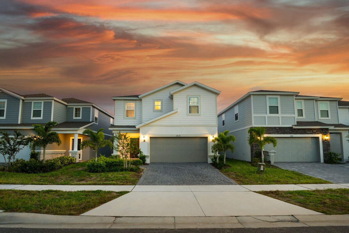 Heated Pool + Lazy River + FREE Waterpark!