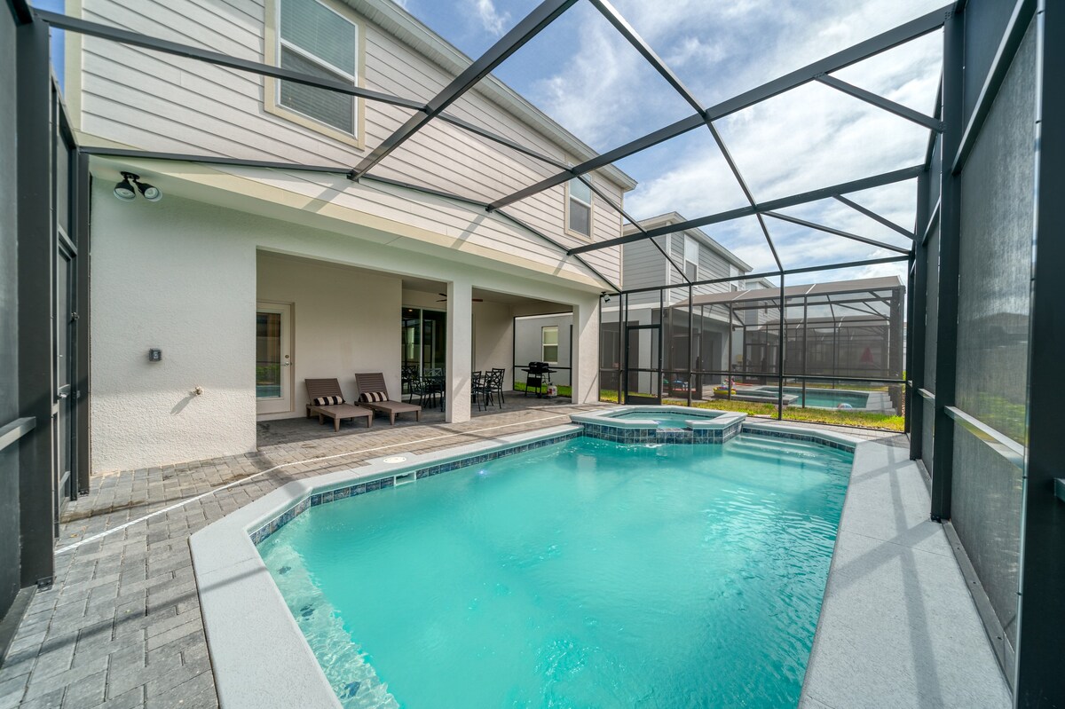 Heated Pool + Lazy River + FREE Waterpark!