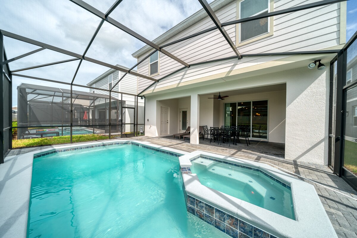 Heated Pool + Lazy River + FREE Waterpark!