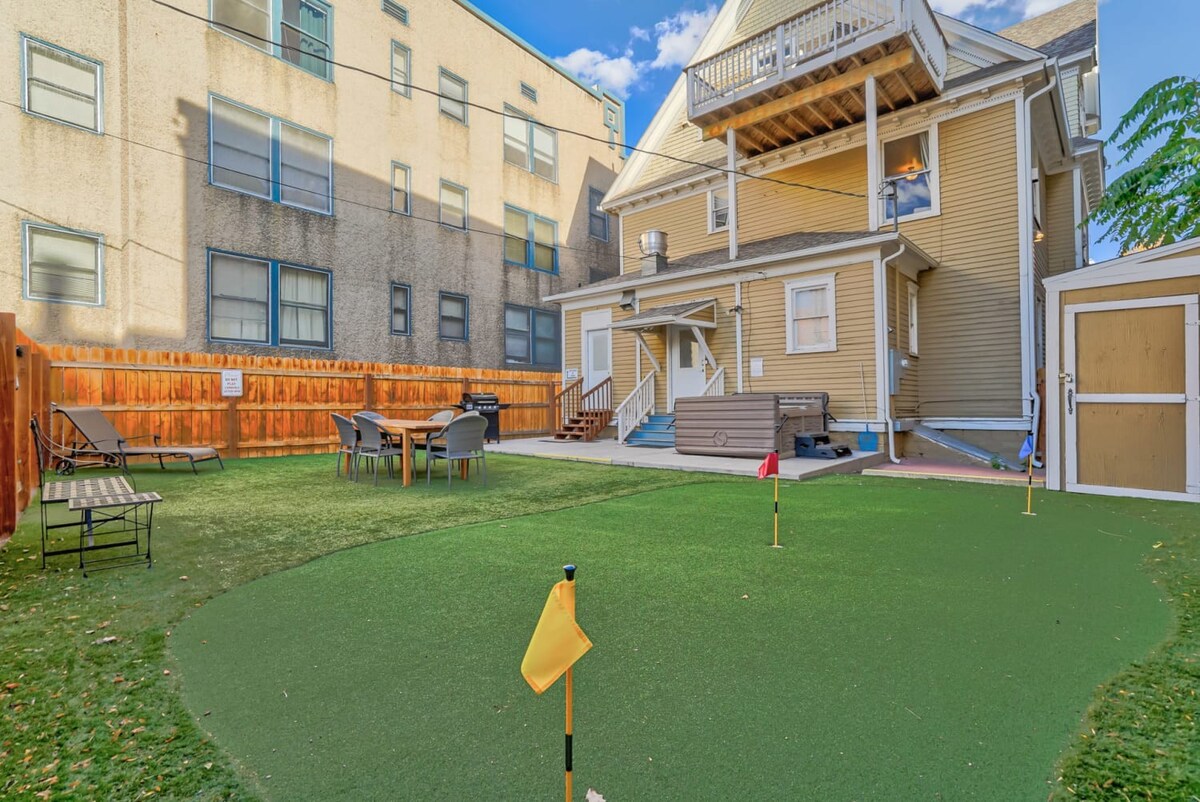 Crescent Mansion! Walk DT, Hot Tub, Golf, BBQ — Colorado Springs, CO — vacation rental