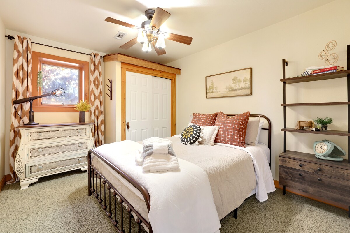 Kindred Hollow - Lake & Mountain Views 5