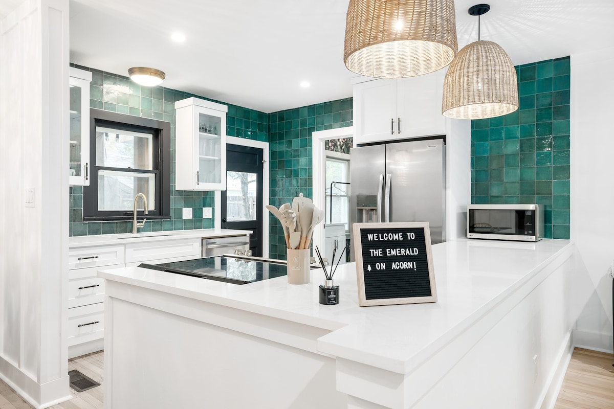 Emerald On Acorn - Cowboy Pool, Hot Tub & Firepit! — Fredericksburg, TX — vacation rental