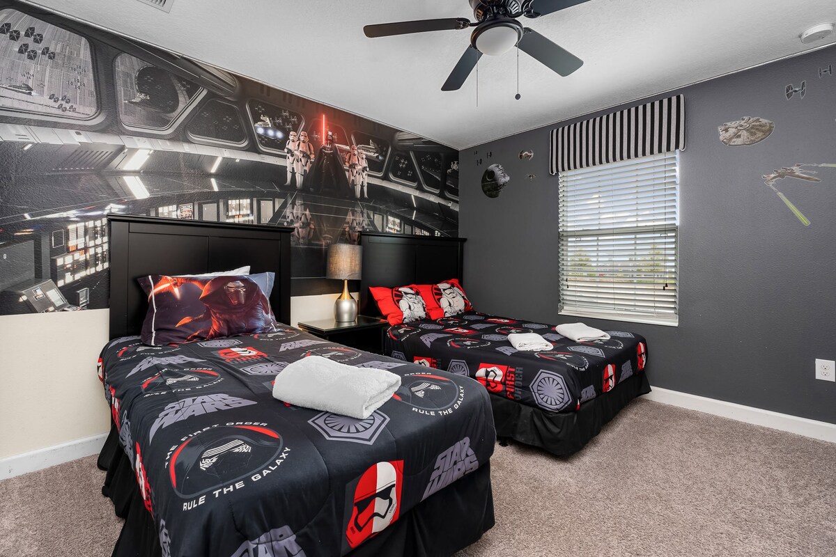 Mins to Disney + Free Water Park w/ Lazy River