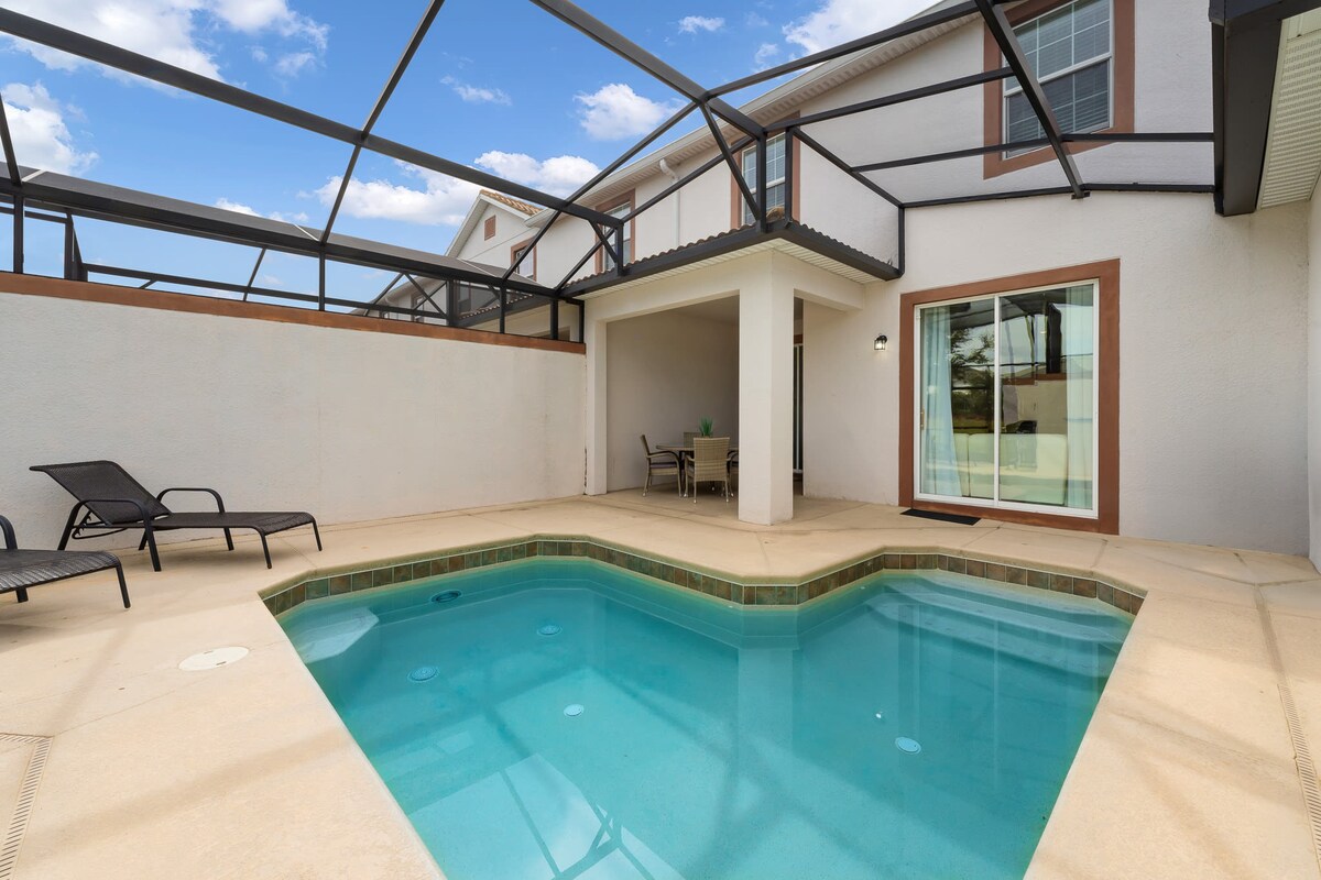 Family home near Disney w/ themed rooms & pool