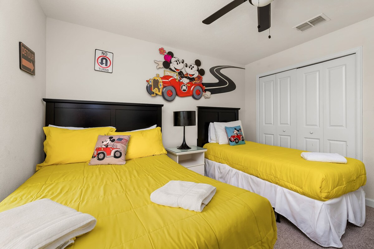 Mins to Disney + Free Water Park w/ Lazy River