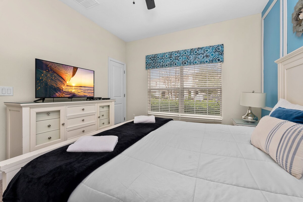 Mins to Disney + Free Water Park w/ Lazy River