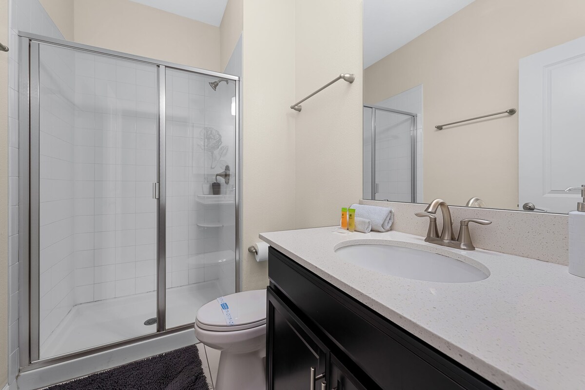 Mins to Disney + Free Water Park w/ Lazy River