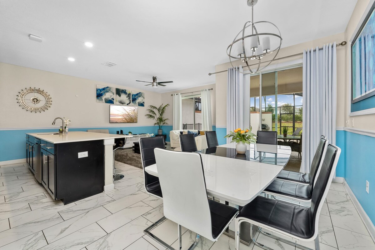 Mins to Disney + Free Water Park w/ Lazy River