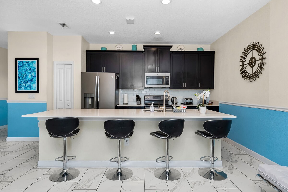 Mins to Disney + Free Water Park w/ Lazy River