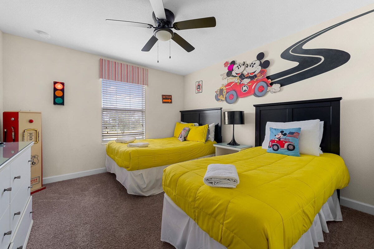 Mins to Disney + Free Water Park w/ Lazy River