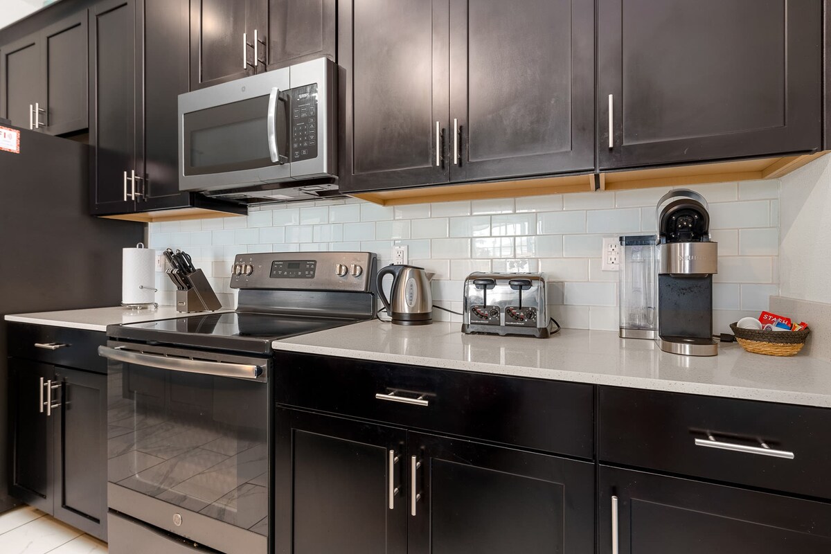 Mins to Disney + Free Water Park w/ Lazy River